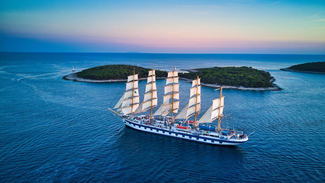 Segelschiff vor der Küste von Hvar
