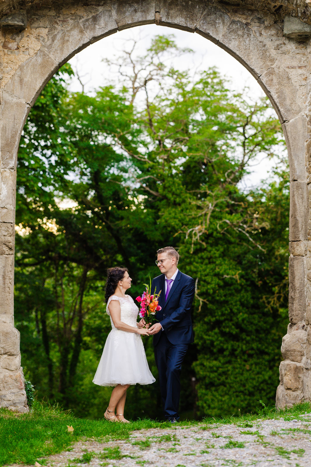Hochzeitspaar beim After-Wedding-Shooting an der Burgruine Nippenburg