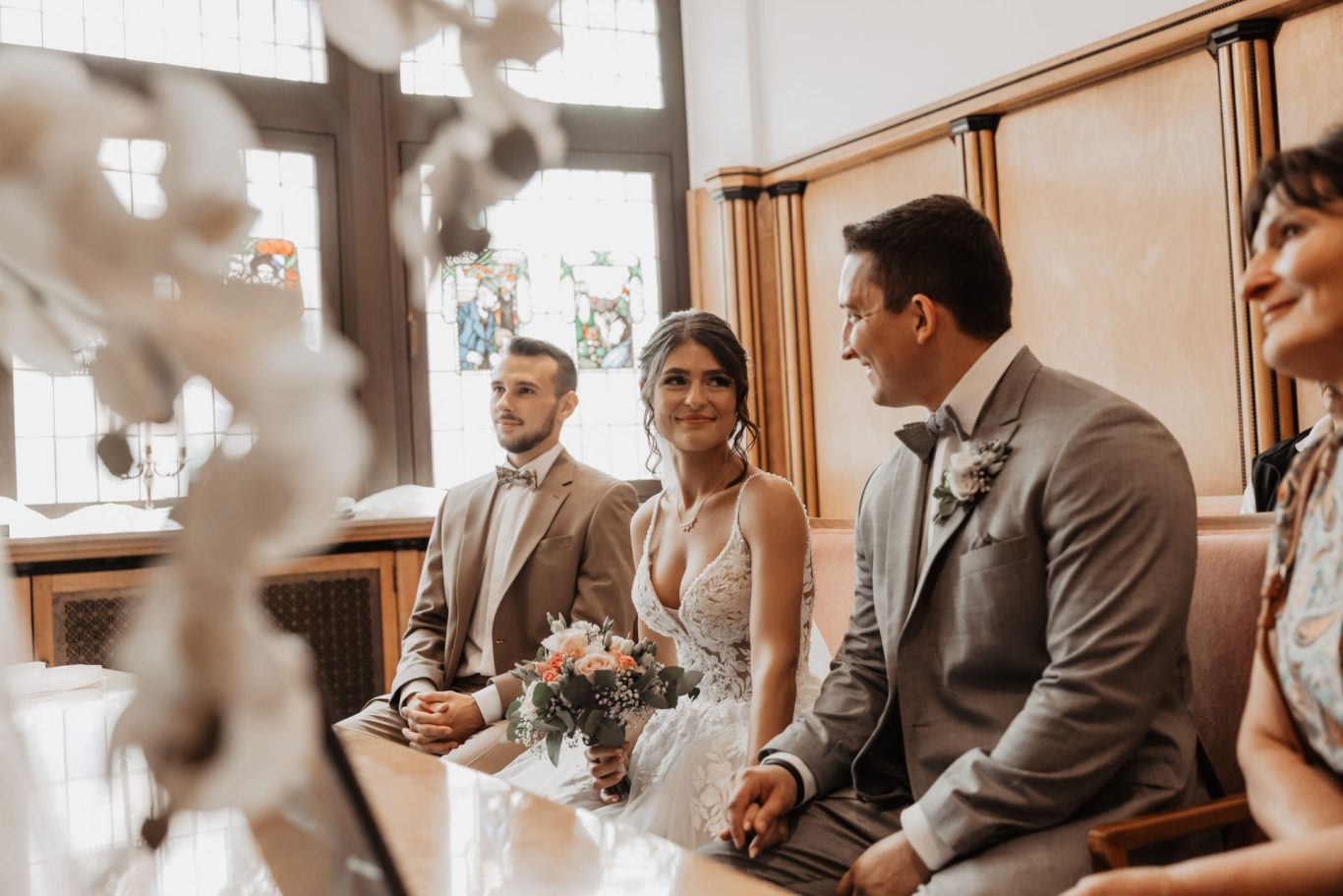 Julia und Chris während der Trauung im Rathaus