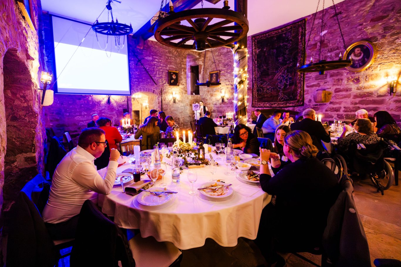 Stimmungsvolle Hochzeitsfeier im Rittersaal auf Burg Lichtenberg
