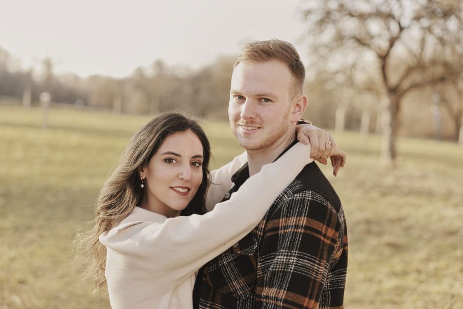 Paarportrait von Jenifer und Alex auf Schloss Solitude in Stuttgart