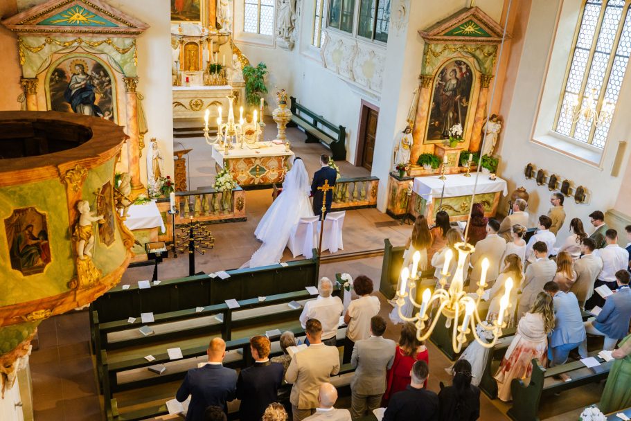 Brautpaar bei der Trauung in Neuhausen