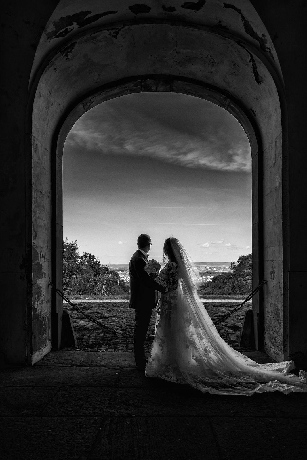 Brautpaar beim Shooting im Schlosspark Solitude