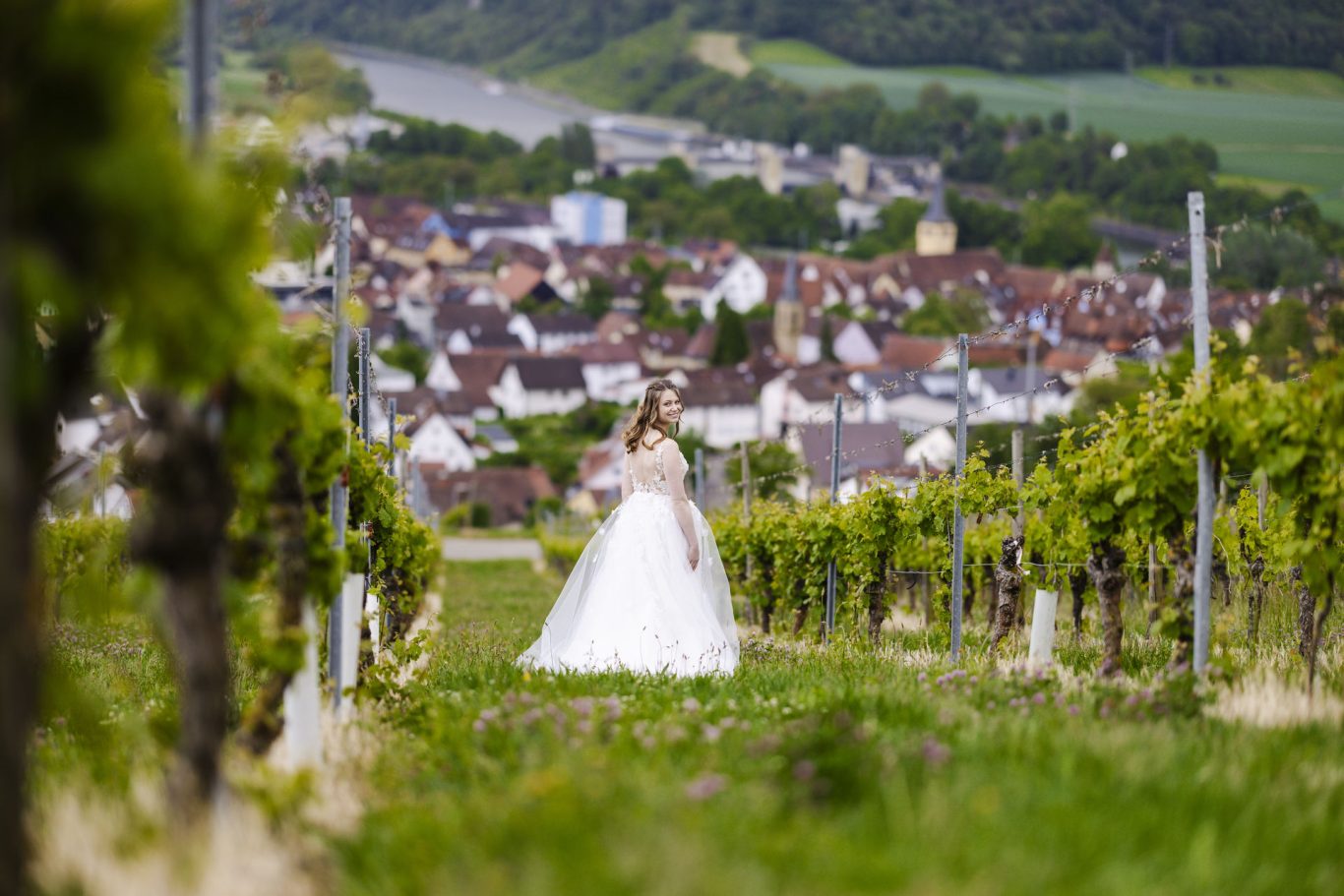 Brautpaarfotos in den Weinbergen rund um Schloss Horneck.