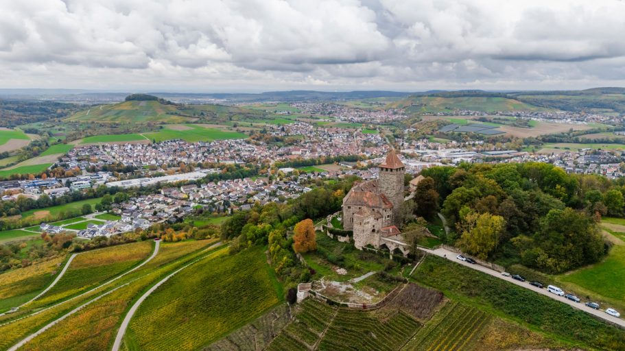 Burg Lichtenberg mit Landschaft aus der Luft