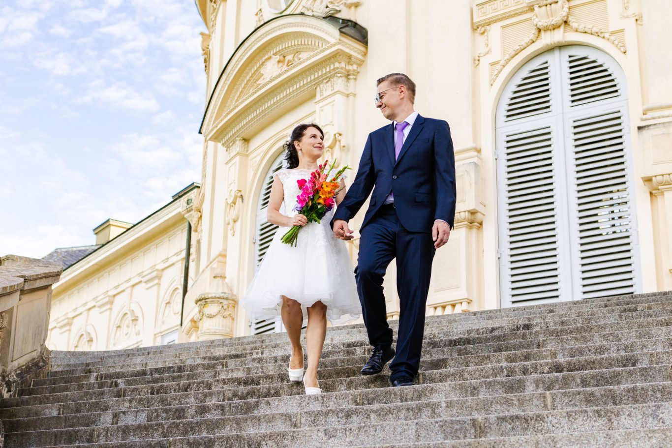 Brautpaar beim After-Wedding-Shooting auf Schloss Solitude