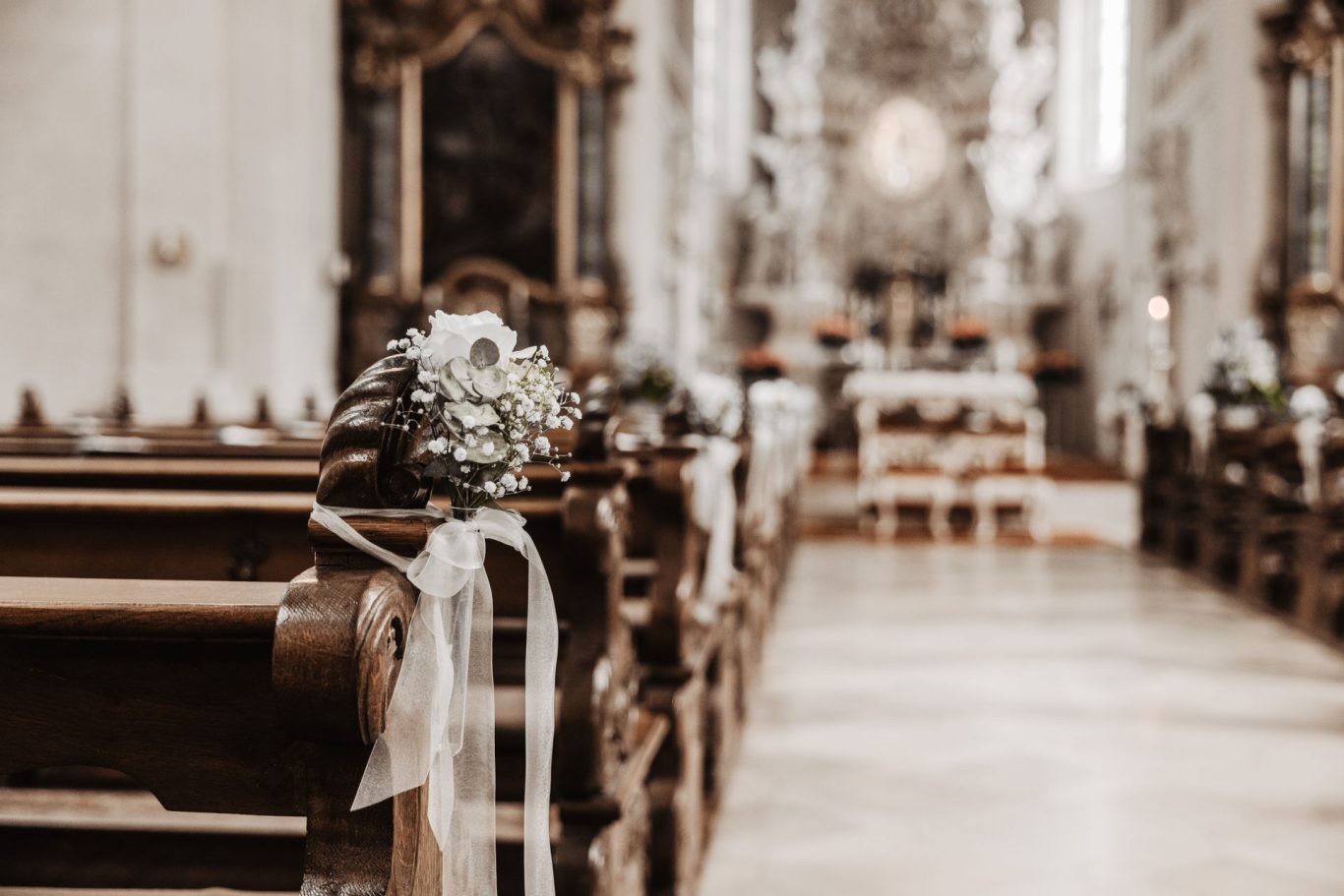 Hochzeitsstrauß in der Wallfahrtskirche Ave-Maria in Deggingen