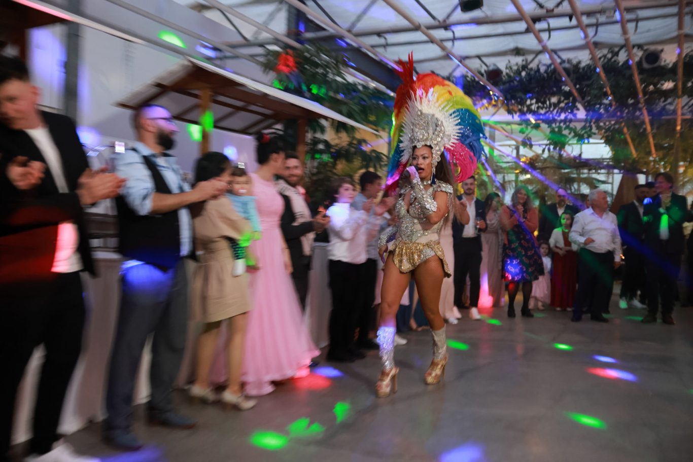 Hochzeitspaar und Gäste bei der Feier in Stuttgart-Vaihingen
