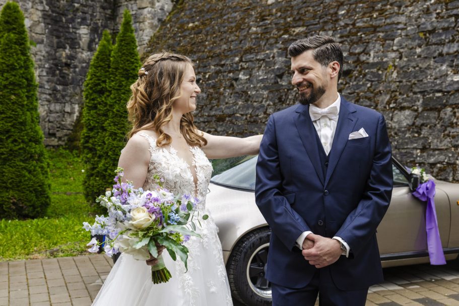 Zum ersten Mal sah sich das Brautpaar an diesem Hochzeitstag