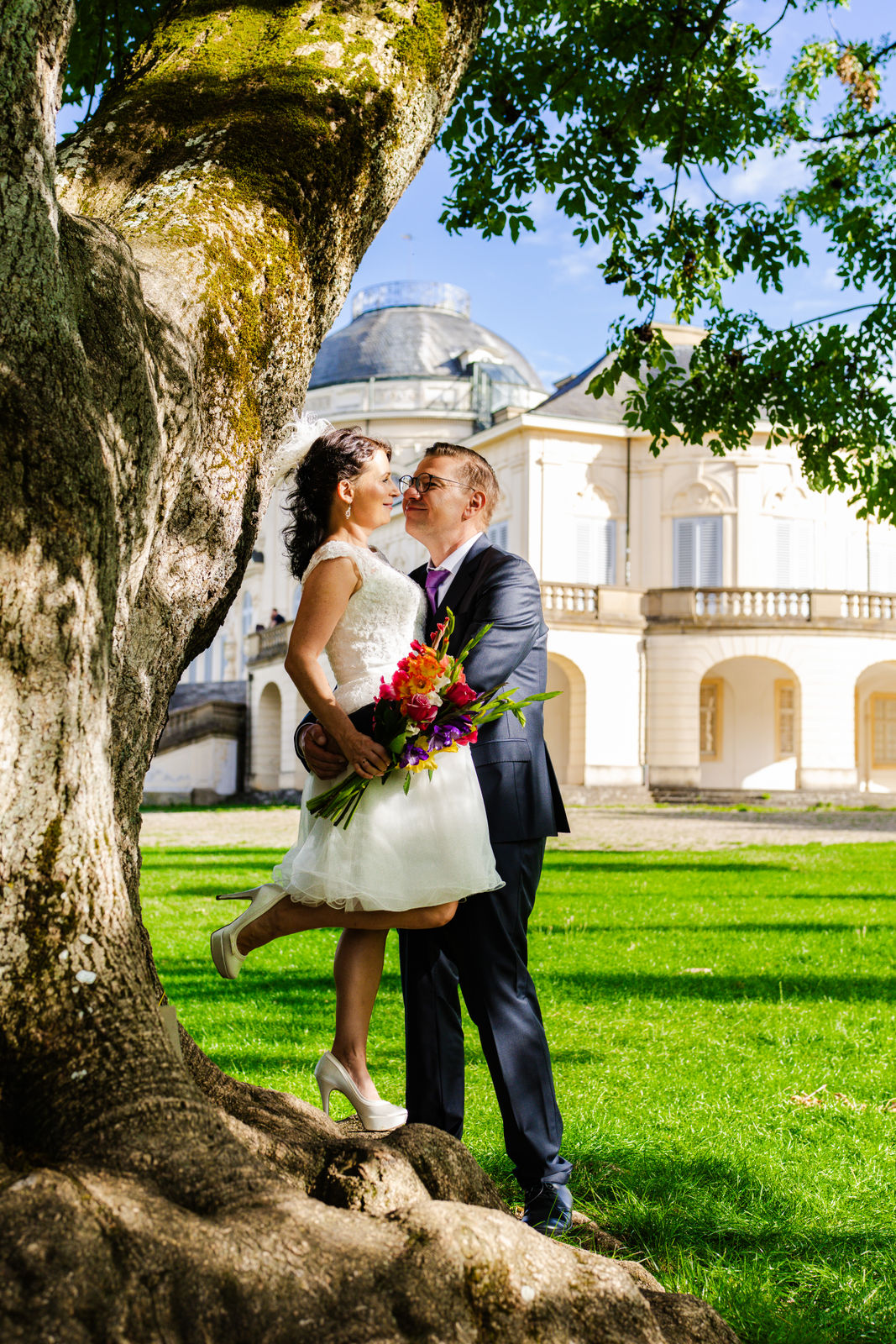 Hochzeitspaar vor Schloss Solitude beim After-Wedding-Shooting